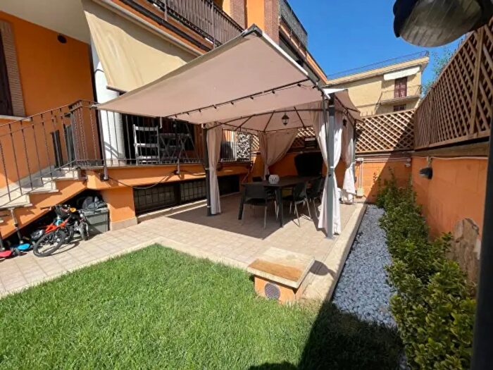 Appartamento trilocale in vendita in Via Campofranco, Roma