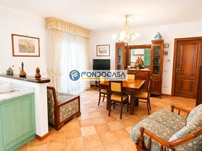 Appartamento trilocale in vendita in Via del Molinaccio, Massarosa