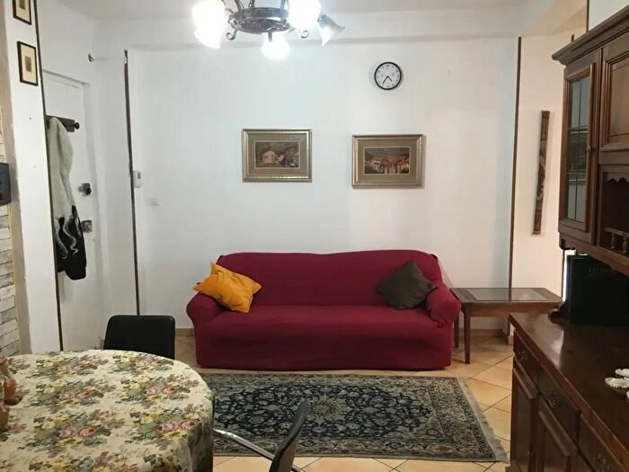 Appartamento trilocale in affitto in Via Martiri della Libertà, Sanremo