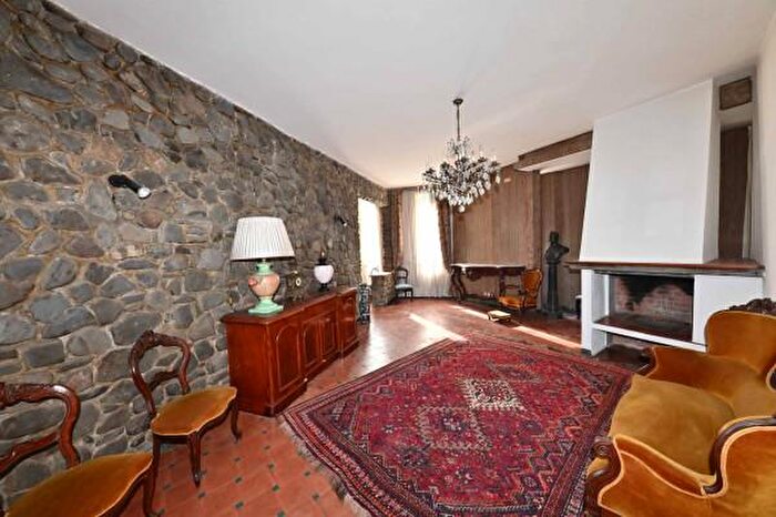 Casa con 6 locali in vendita in Viale Armando Diaz, Monte San Savino