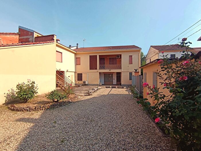 Casa con 7 locali in vendita in Alessandria