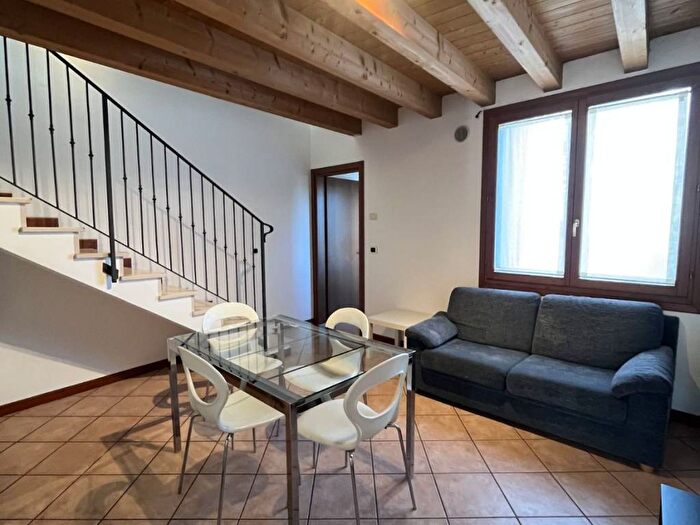 Appartamento trilocale in affitto in Via Santa Chiara, Santo, Padova