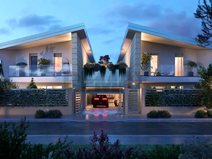 Casa quadrilocale in vendita in Via Trieste Angolo dello Statuto, Magnago