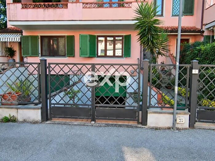 Casa con 11 locali in vendita in Forte Dei Marmi