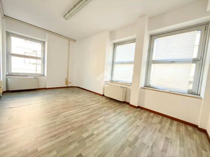 Appartamento trilocale in vendita in Via Vitruvio, Milano