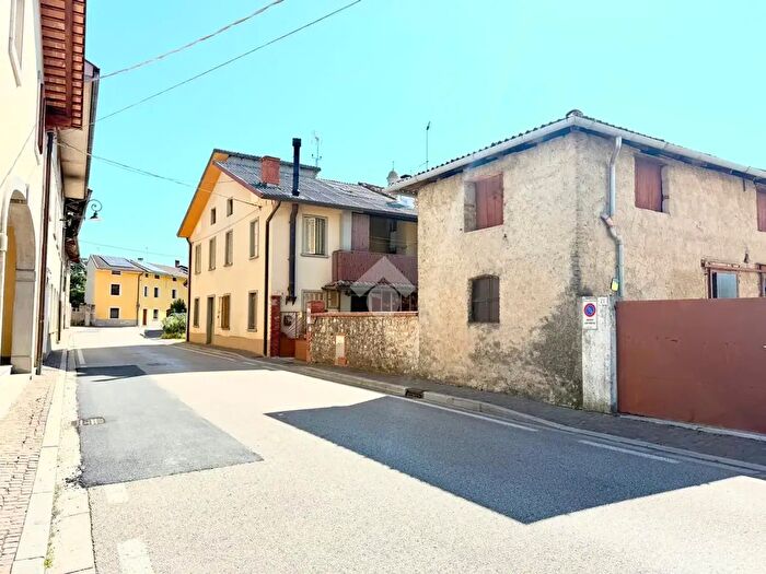 Casa quadrilocale in vendita in Via Novembre, Basiliano