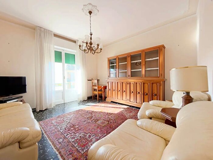 Appartamento con 5 locali in vendita in Firenze