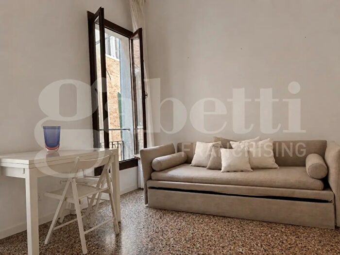 Appartamento trilocale in affitto in Castello, Venezia