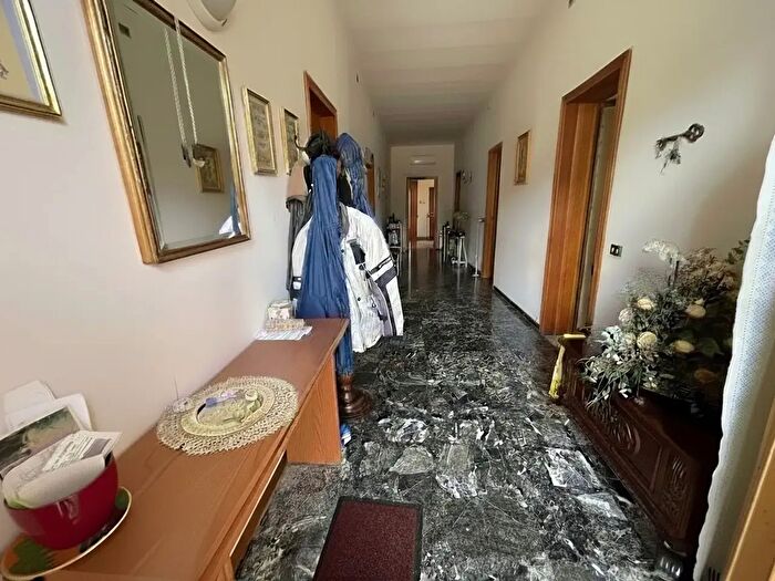 Casa con 6 locali in vendita in Suzzara
