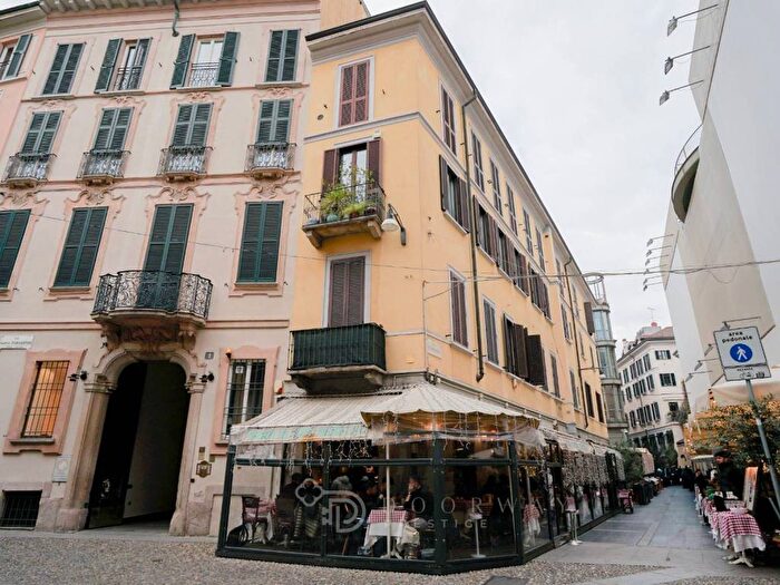 Appartamento bilocale in affitto in Via Madonnina, Brera, Milano