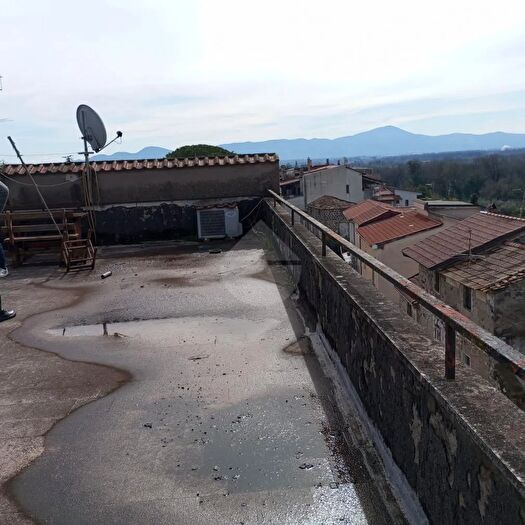 Appartamento con 6 locali in vendita in SantiCosmaEDamiano, Santi Cosma E Damiano