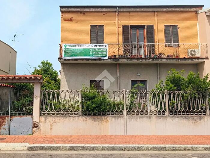Casa con 5 locali in vendita in Viale Cimitero, Oristano
