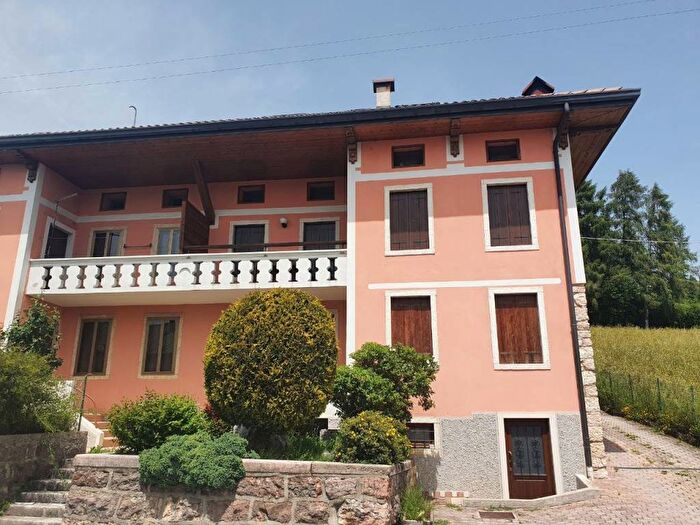 Appartamento trilocale in affitto in Via Maggiore, Centro, Roana