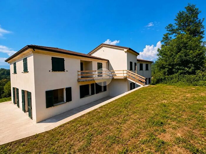 Casa con 5 locali in vendita in Via Roma, Ricco' Del Golfo Di Spezia