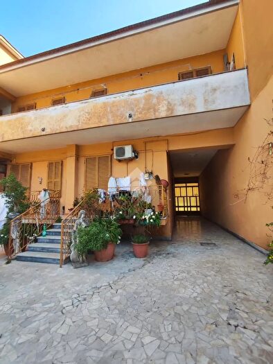 Casa con 9 locali in vendita in Via Rodolfo Morandi, Afragola