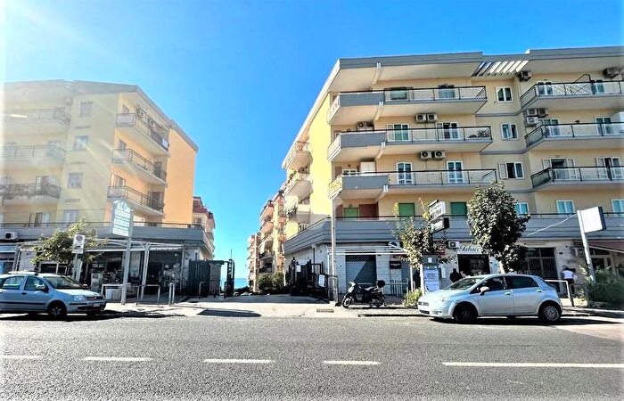Appartamento trilocale in vendita in Via Alcide De Gasperi d, Torre Del Greco