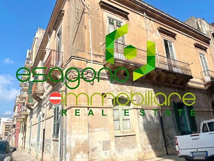 Casa con 13 locali in vendita in Siracusa