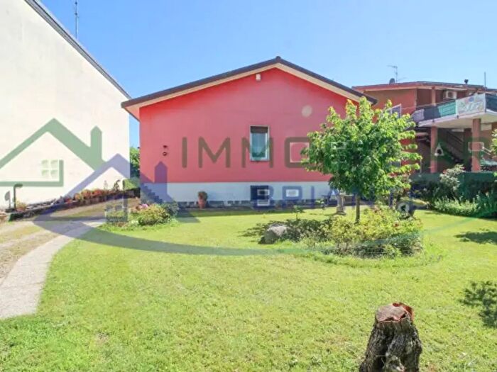 Casa con 5 locali in vendita in Via Monte Rosa, Albizzate