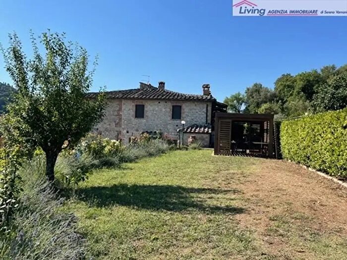 Casa con 8 locali in vendita in Sovicille