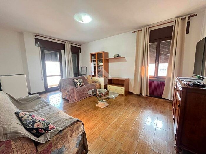 Appartamento trilocale in affitto in Via piazza della vittoria, Tezze, Tezze sul Brenta