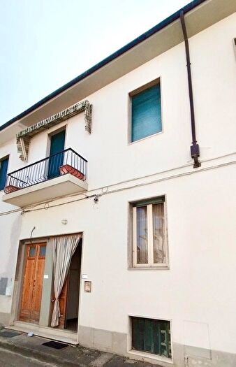 Casa con 6 locali in vendita in a F Zeffi, Empoli