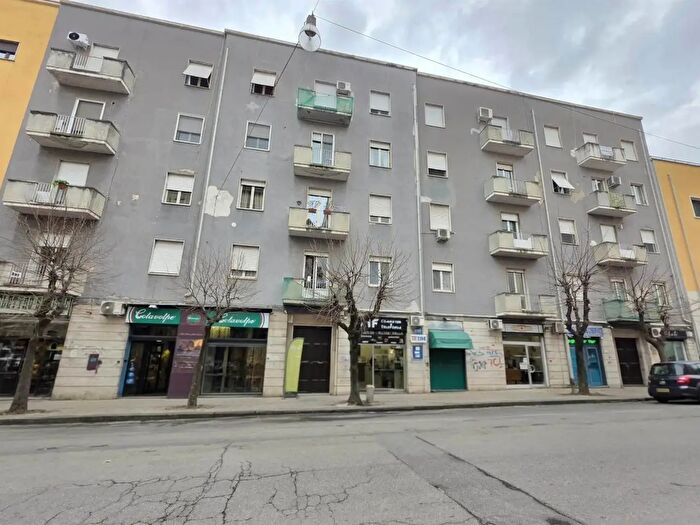 Appartamento con 7 locali in vendita in Via Alimena, Cosenza