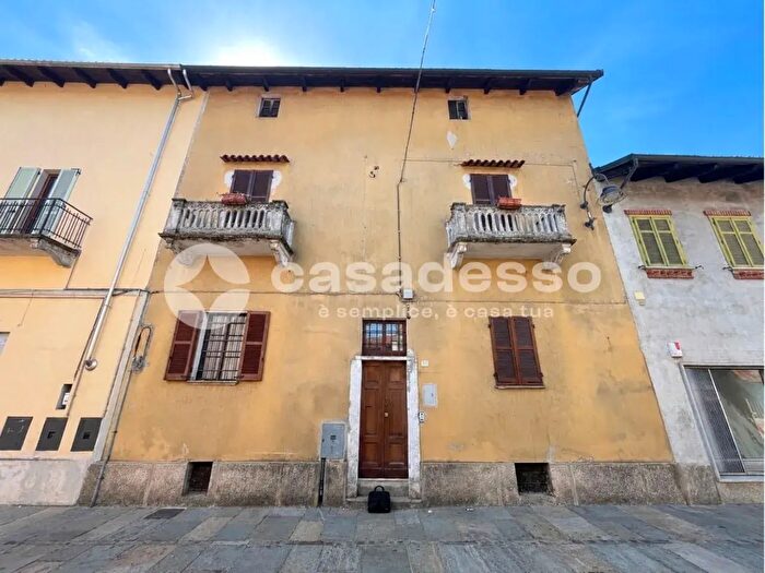 Casa con 7 locali in vendita in Via Cavour, Livorno Ferraris