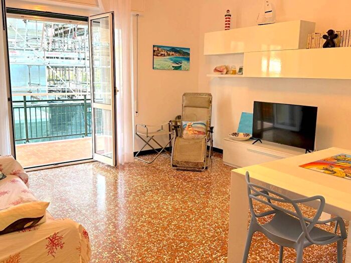 Appartamento quadrilocale in affitto in Via Aurelia, Varigotti, Finale Ligure