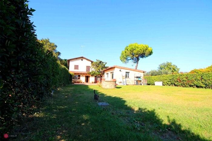 Casa con 10 locali in vendita in Empoli