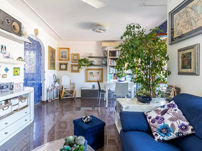 Appartamento con 5 locali in vendita in Nrico Paladini, Viareggio