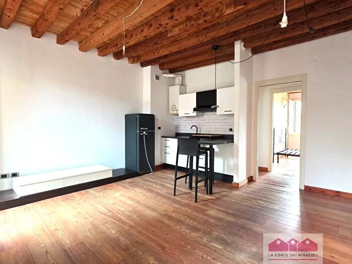 Appartamento trilocale in affitto in Viale Trento, Vicenza