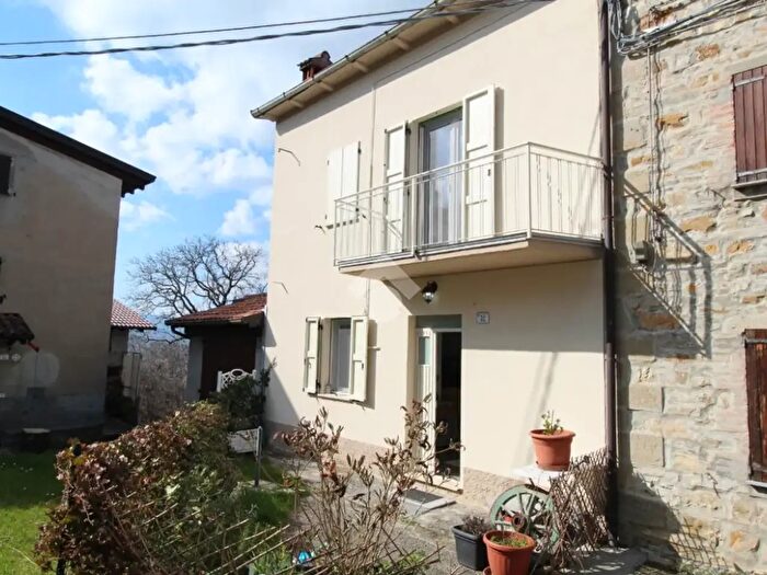 Casa quadrilocale in vendita in Via San Propsero, Villa Minozzo