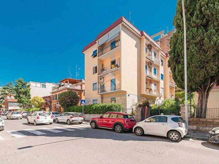 Appartamento bilocale in vendita in Via degli Orti della Farnesina, Roma