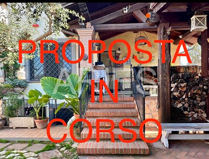 Casa con 6 locali in vendita in Via Valderoa, Fiumicino