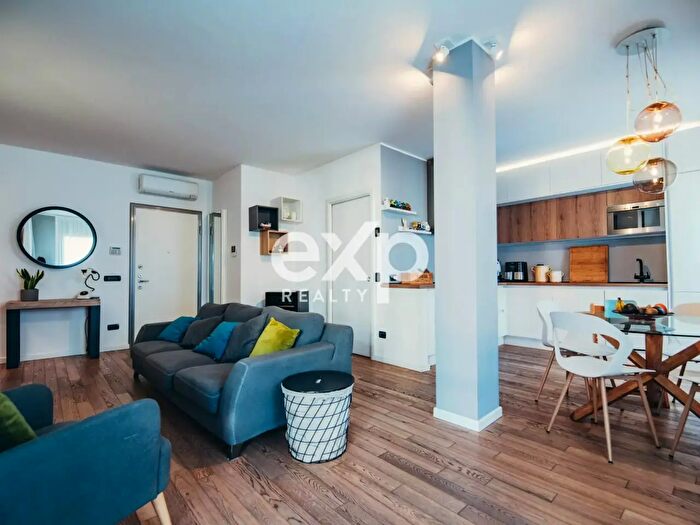 Appartamento trilocale in vendita in Monza