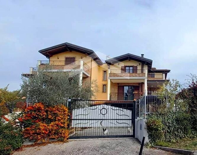 Casa con 5 locali in vendita in Cda Coste di Oratino, Campobasso