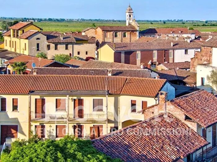 Casa con 5 locali in vendita in Via Gallarati, Tornaco