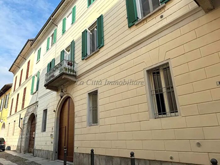 Appartamento trilocale in affitto in Novara