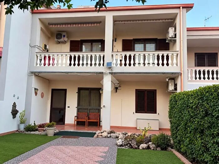 Casa con 5 locali in vendita in Trav VIII VLe Crotone, Catanzaro