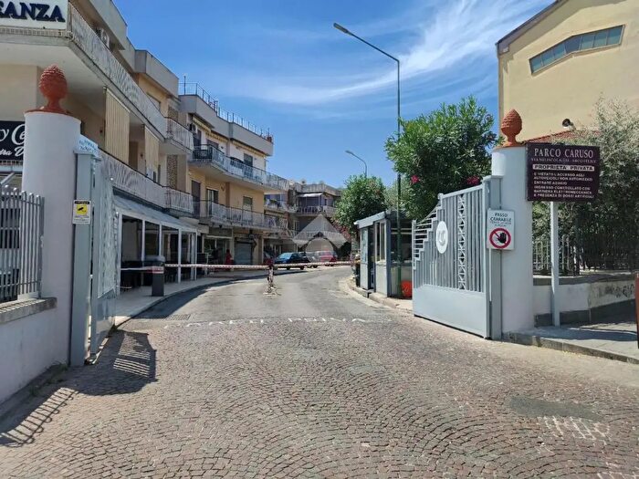 Appartamento trilocale in vendita in Via Miliscola, Pozzuoli