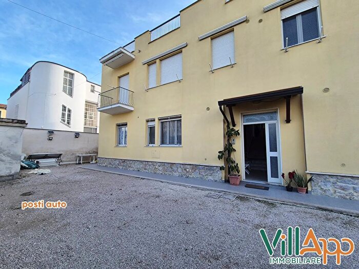 Appartamento con 5 locali in vendita in Via C Cattaneo, Terracina