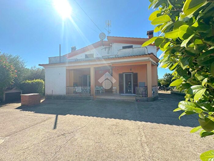 Casa quadrilocale in vendita in Via Cinelli, Velletri