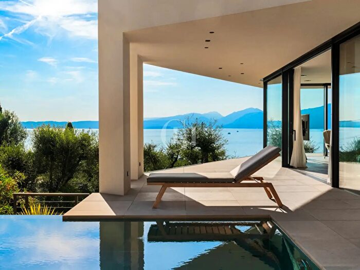 Casa quadrilocale in vendita in Torri Del Benaco