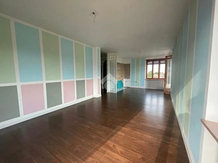 Appartamento trilocale in vendita in Via Foscolo, Cavour