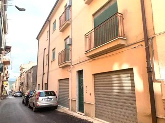 Appartamento con 6 locali in vendita in Via Francesco Crispi, Campofiorito