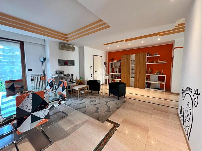 Appartamento con 6 locali in vendita in Via Giovanni Pascoli, San Martino Buon Albergo