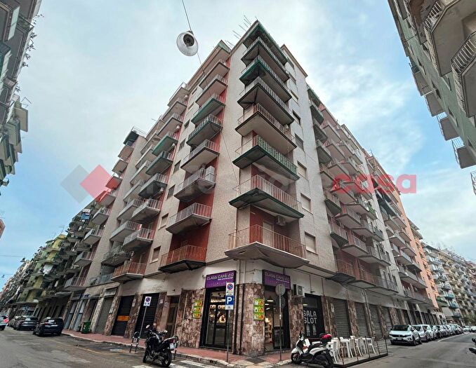 Appartamento trilocale in vendita in Via Generale Messina, Taranto