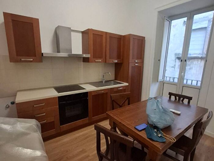 Appartamento bilocale in affitto in Via Duca di San Donato, Mercato, Napoli