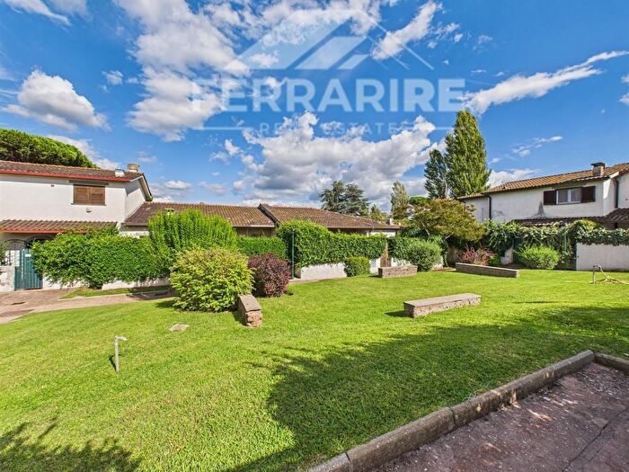 Casa con 6 locali in vendita in Roma