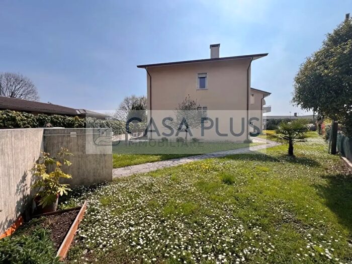 Appartamento trilocale in vendita in Via Solferino Bassano del Grappa, Bassano Del Grappa